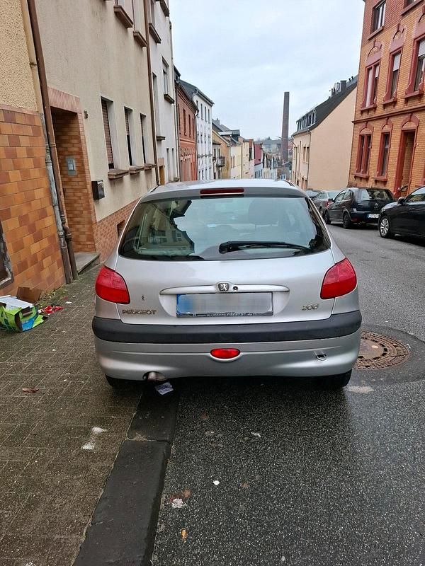 Gebraucht Peugeot 206 60 PS (44 kW) 2003 Silber Kleinwagen
