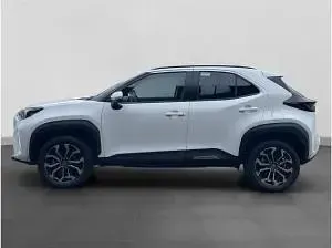 Neu Toyota Yaris Cross 130 PS (95 kW) 2026 Schwarz (schneeweiß) SUV
