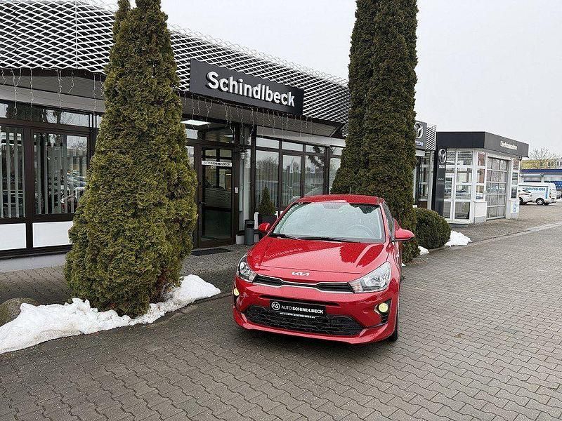 Gebraucht Kia Rio Spirit 101 PS (74 kW) 2023 Rot (metallic) Kleinwagen