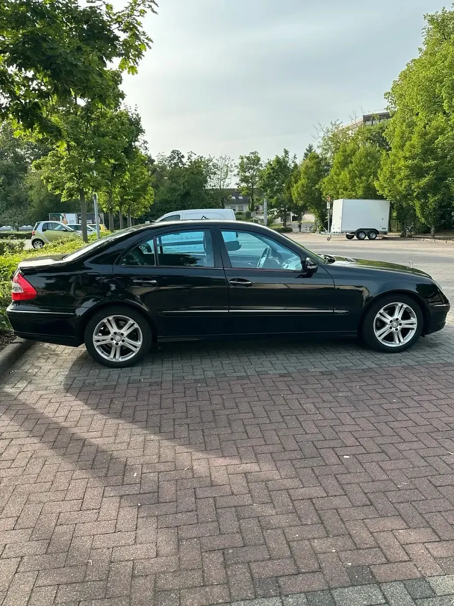 Gebraucht Mercedes E200 Avantgarde 184 PS (135 kW) 2008 Schwarz Limousine