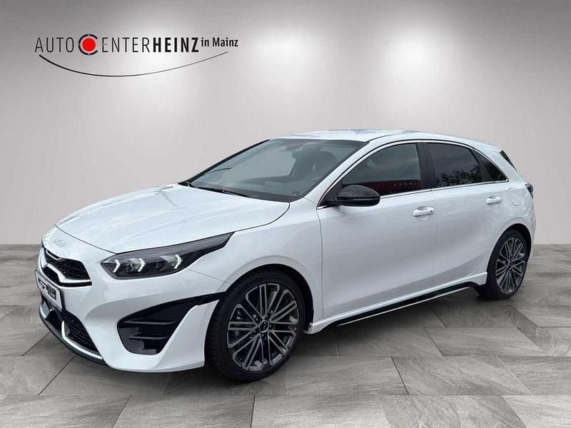 Neu Kia Ceed GT GT-Line 140 PS (102 kW) 2025 Deluxeweiß metallic Limousine