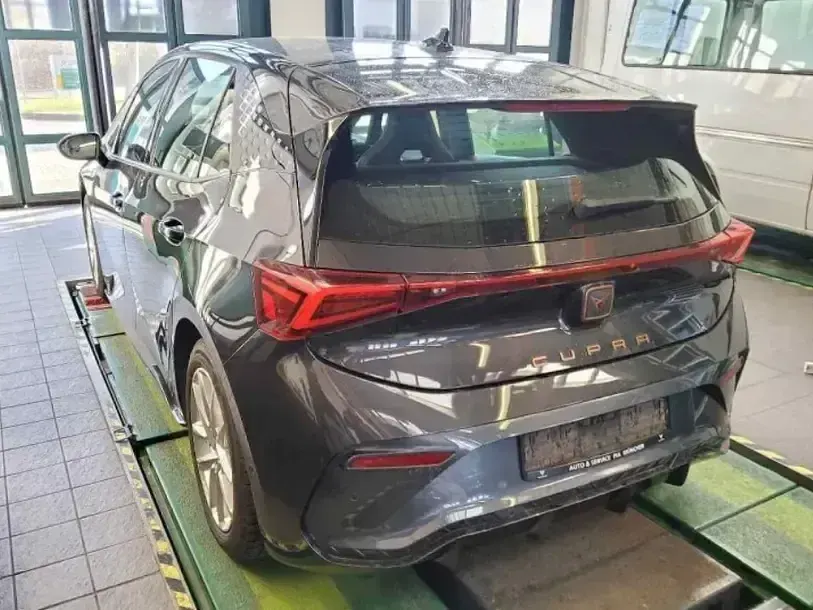 Second-hand Cupra Born 150 kW (204 CP) 2023 Gri Hatchback