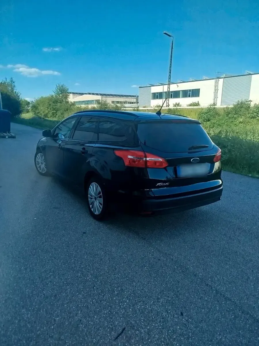 Gebraucht Ford Focus 110 PS (80 kW) 2017 Schwarz Kombi