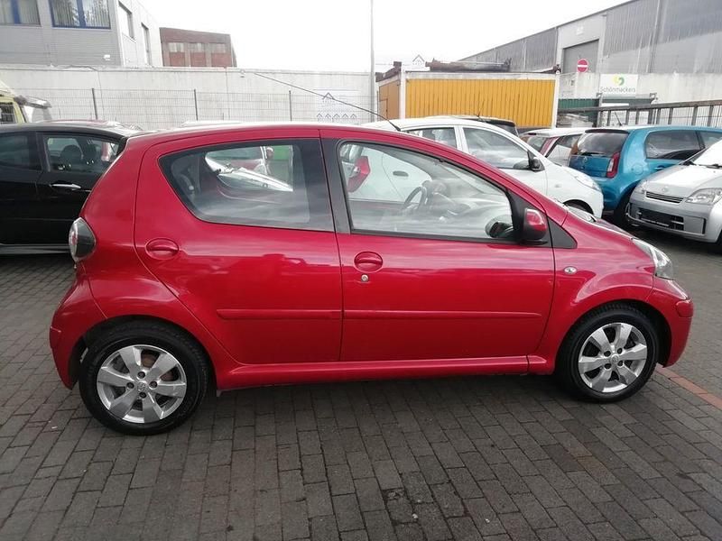 Gebraucht Toyota Aygo 68 PS (50 kW) 2010 Rot Kleinwagen