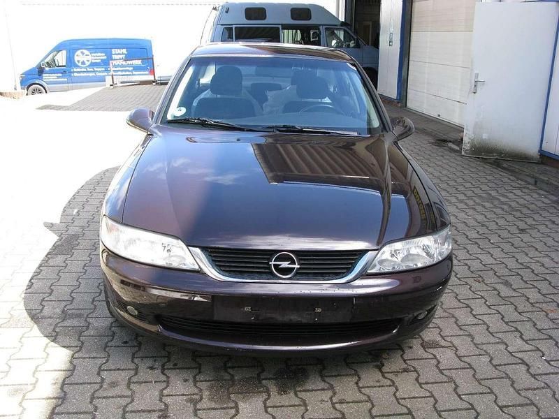 Gebraucht Opel Vectra Basis 101 PS (74 kW) 1999 Braun Limousine