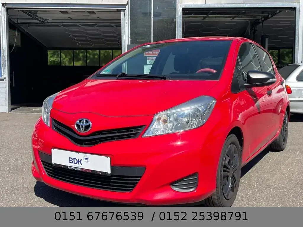 Gebraucht Toyota Yaris Cool 99 PS (72 kW) 2012 Rot Kleinwagen