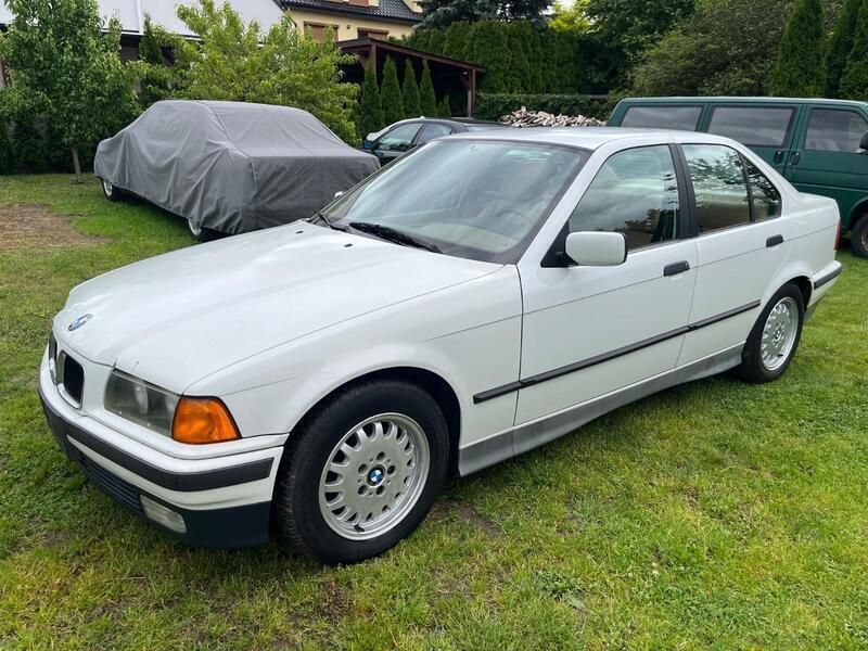 Weiß Gebraucht 1994 BMW 325 Limousine | 5.999 € - Bild 1/4