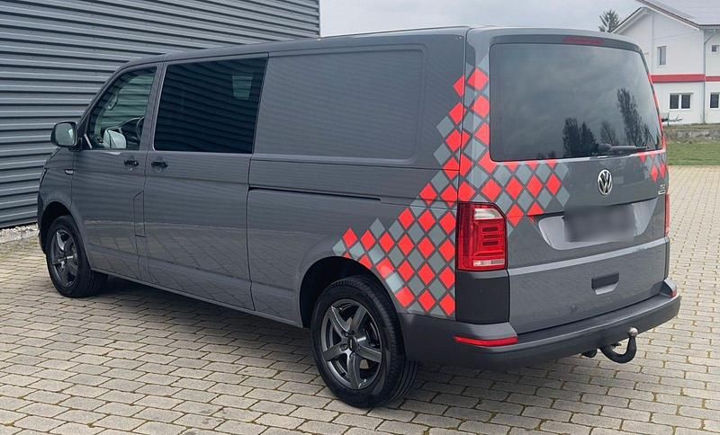 Gebraucht VW Transporter 179 PS (131 kW) 2015 Grau Van