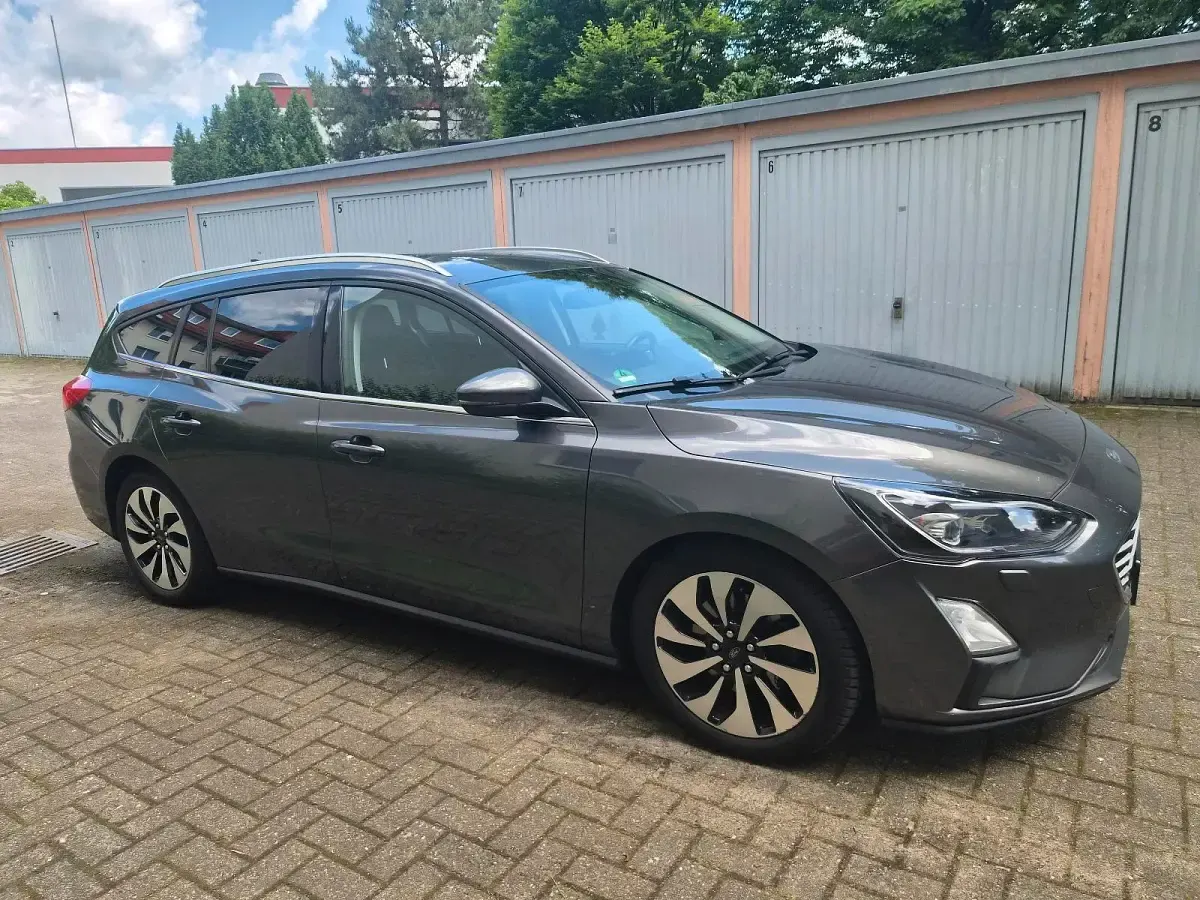 Gebraucht Ford Focus 120 PS (88 kW) 2018 Grau Kombi