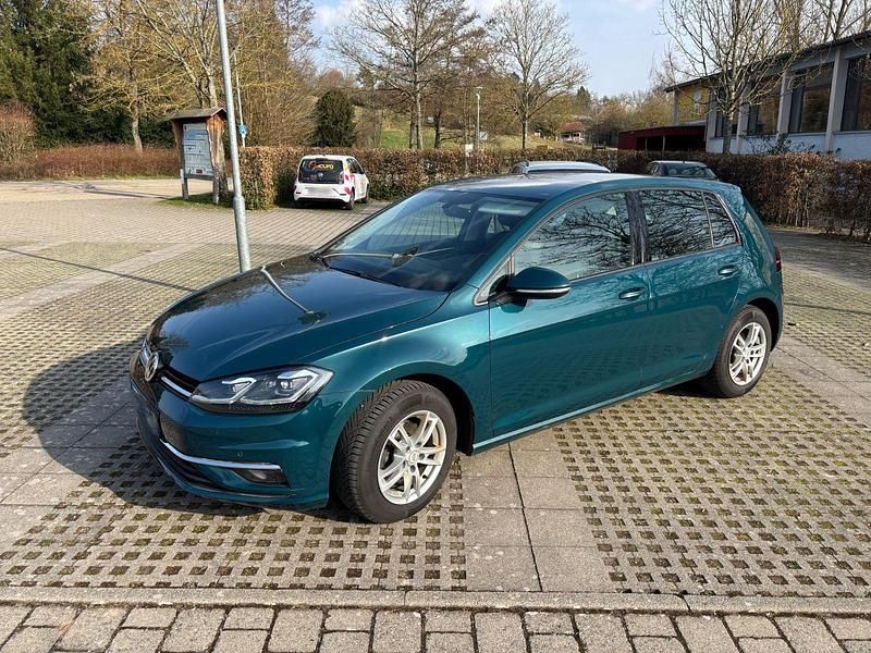 Gebraucht VW Golf VII Comfortline 110 PS (80 kW) 2018 Blau Limousine