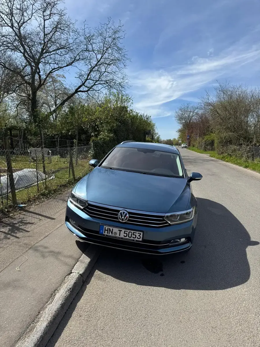 Gebraucht VW Passat R-line 220 PS (161 kW) 2018 Blau Kombi