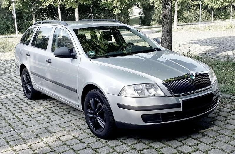Silber Gebraucht 2013 Skoda Octavia Kombi | 5.200 € (Guter Preis) - Bild 1/4