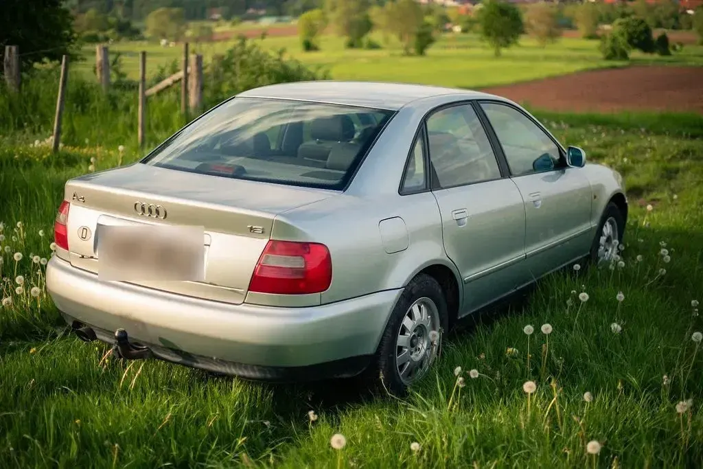 Gebraucht Audi A4 Performance 101 PS (74 kW) 1998 Silber Limousine
