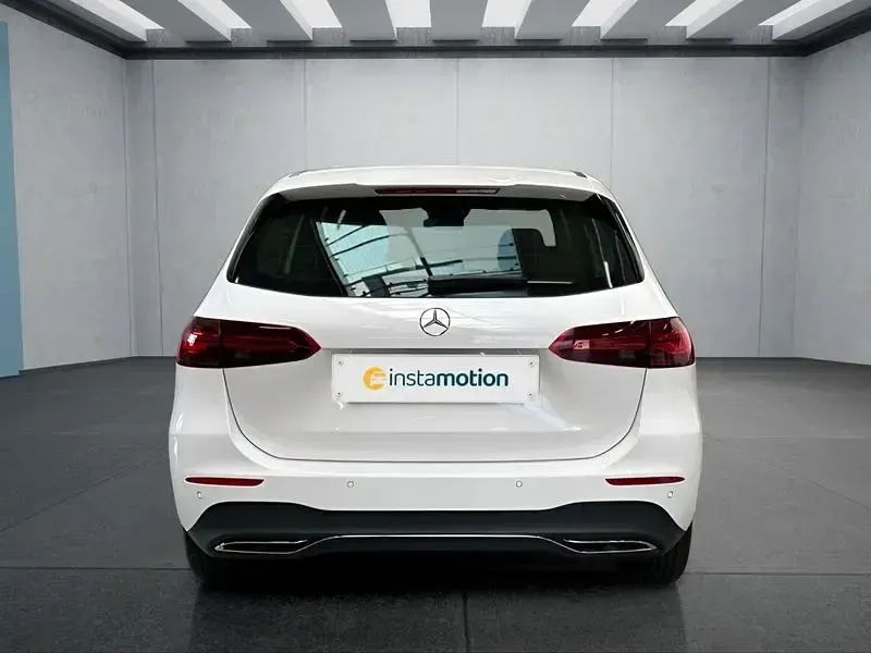Gebraucht Mercedes B200 163 PS (119 kW) 2025 Weiß Kleinwagen