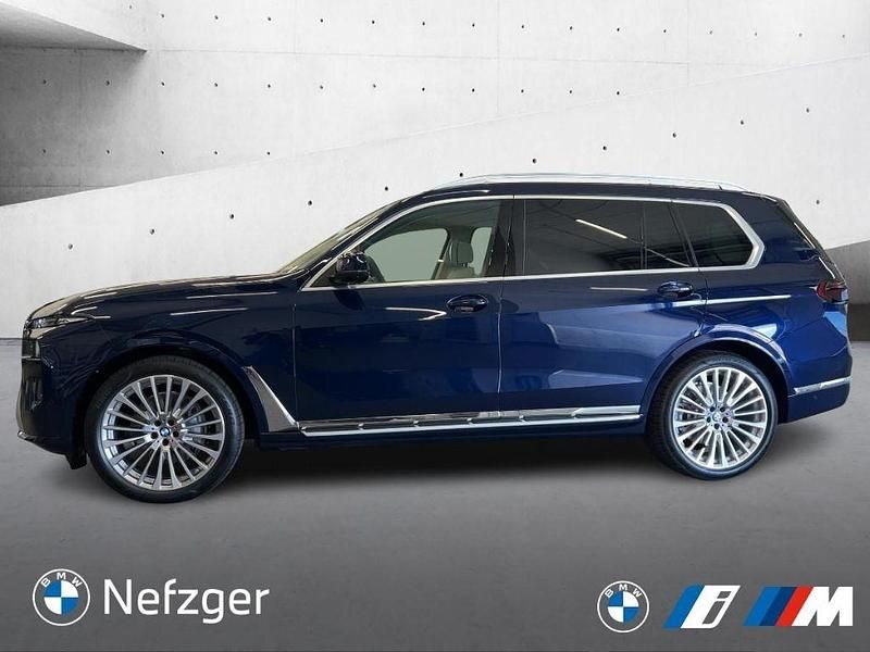 Neu BMW X7 381 PS (280 kW) 2025 Blau SUV