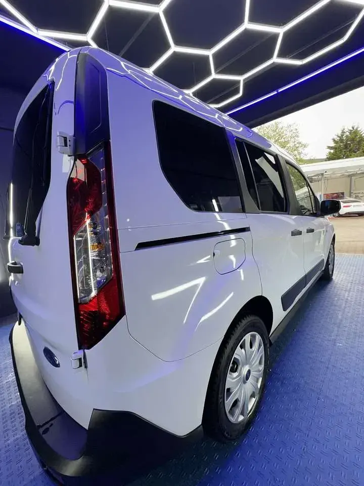 Gebraucht Ford Tourneo Connect Ambiente 101 PS (74 kW) 2019 Van / Kleinbus