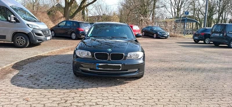 Gebraucht BMW 116 122 PS (89 kW) 2008 Schwarz Kleinwagen