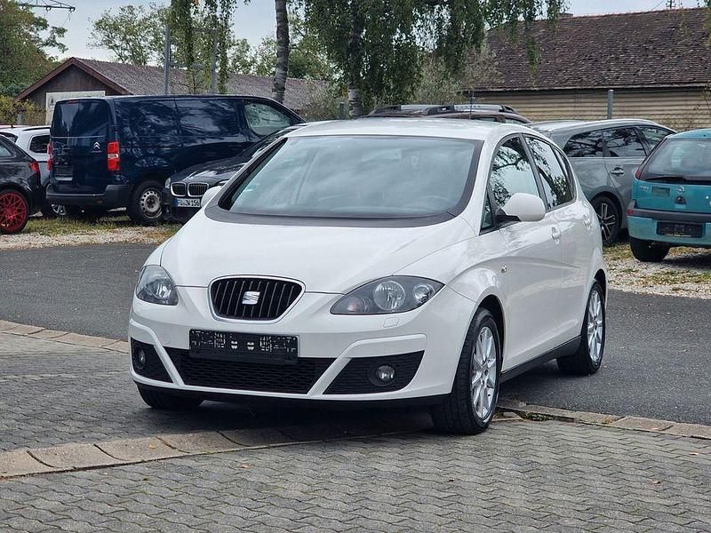 Weiß Gebraucht 2011 Seat Altea Stylance Van / Kleinbus | 2.490 € (Fairer Preis) - Bild 1/4
