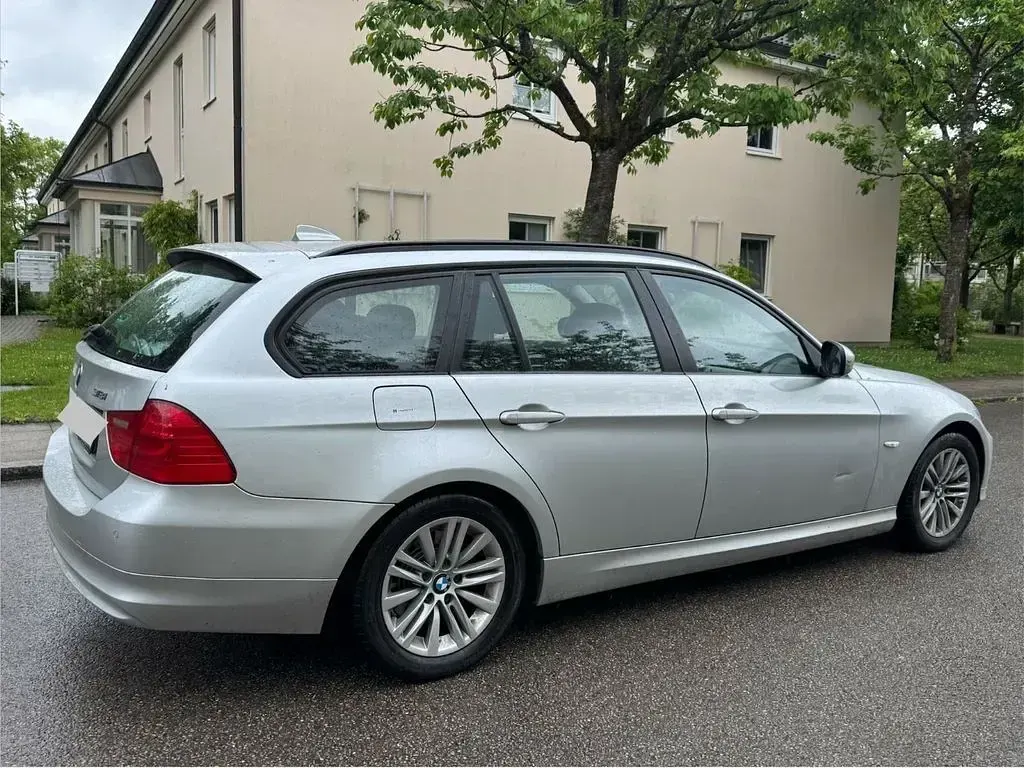 Gebraucht BMW 318 Sport Line 143 PS (105 kW) 2010 Silber Kombi