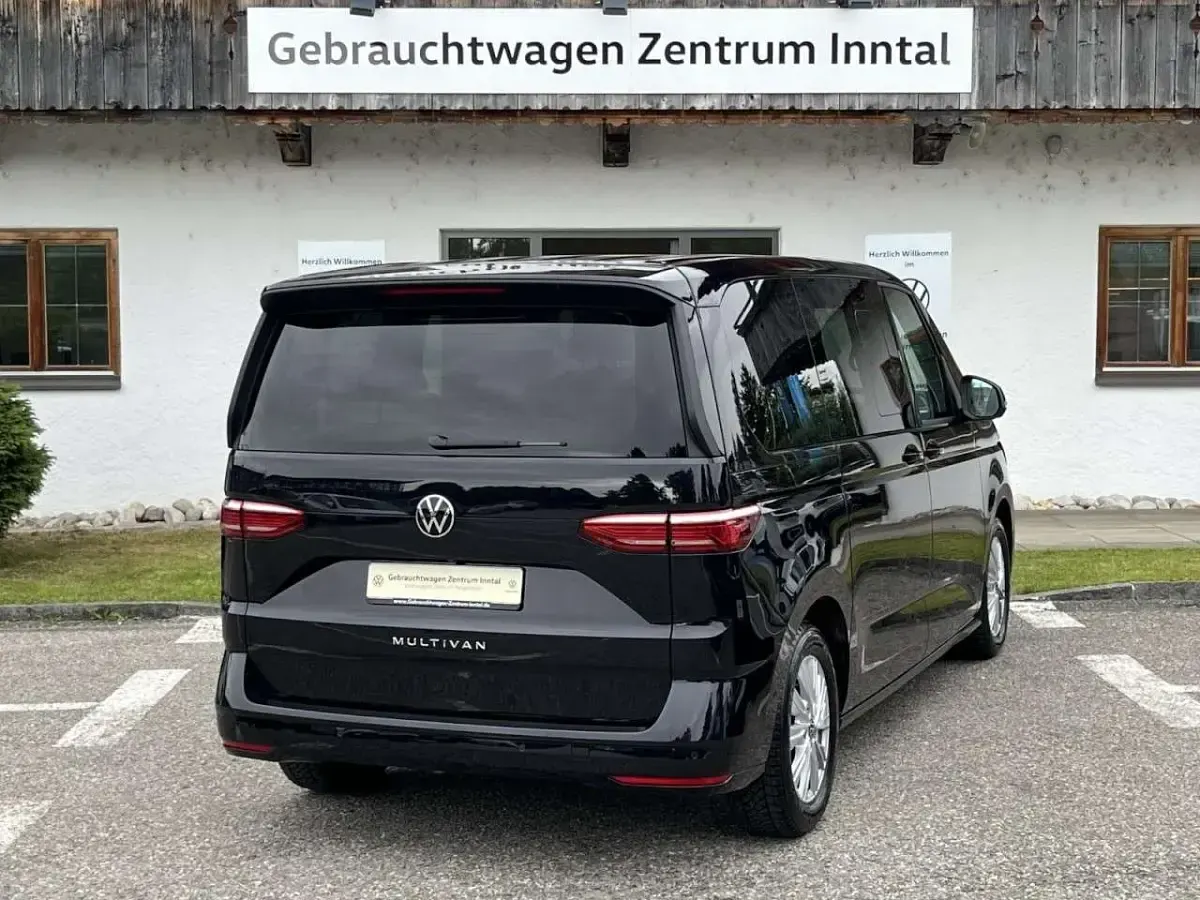 Gebraucht VW Multivan Life 150 PS (110 kW) 2025 Schwarz Van / Kleinbus