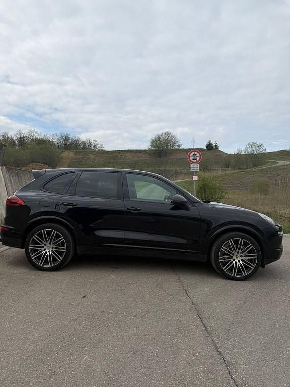 Second-hand Porsche Cayenne Platinum Edition 262 CP (192 kW) 2017 Negru SUV