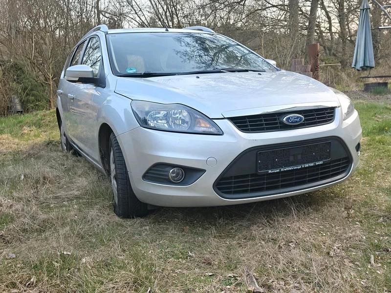 Gebraucht Ford Focus 100 PS (73 kW) 2010 Silber Kombi
