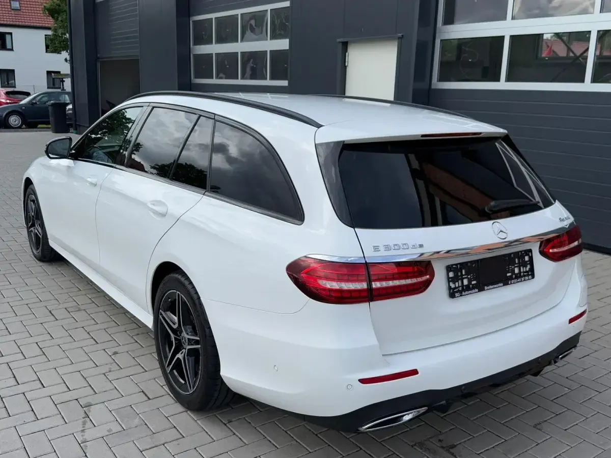 Gebraucht Mercedes E300 AMG line 194 PS (142 kW) 2022 Weiß Limousine