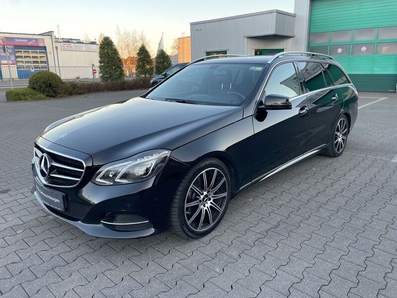 Schwarz Gebraucht 2015 Mercedes E250 Kombi | 16.950 € (Guter Preis) - Bild 1/4