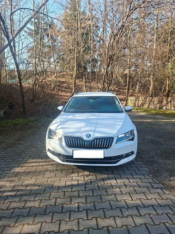 Gebraucht Skoda Superb Ambition 150 PS (110 kW) 2015 Weiß Kombi