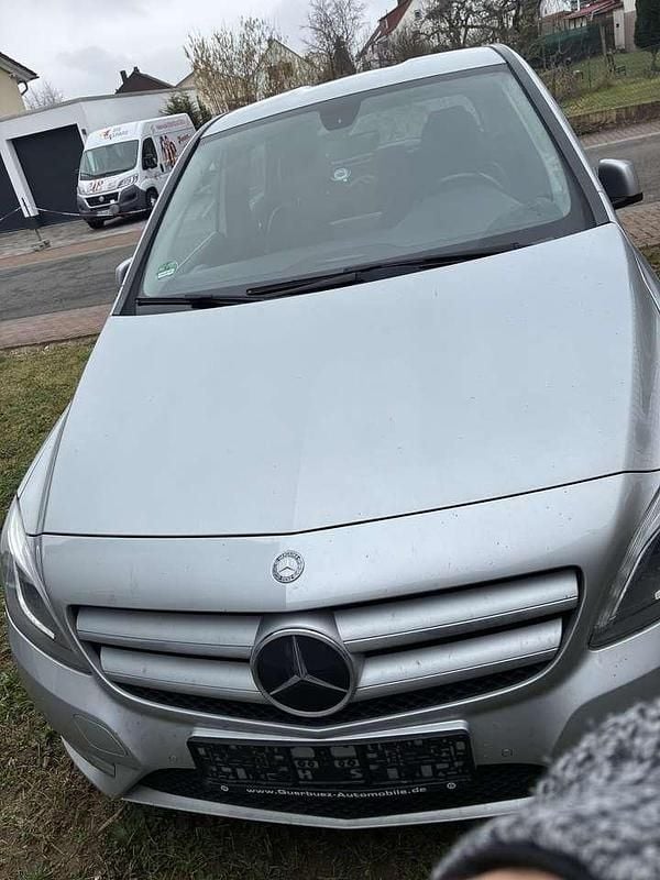 Gebraucht Mercedes B200 136 PS (100 kW) 2013 Grau Van / Kleinbus