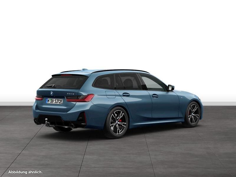 Blau Gebraucht 2024 BMW 330e Kombi | 48.826 € (Fairer Preis) - Bild 1/1