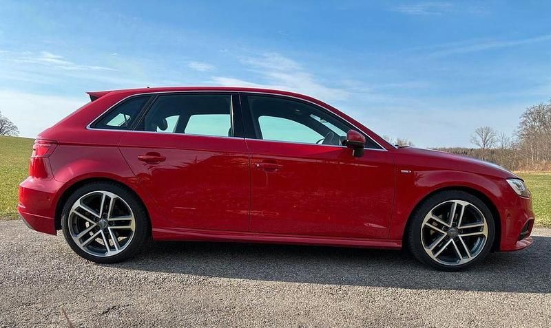 Gebraucht Audi A3 Sport 116 PS (85 kW) 2019 Rot Limousine