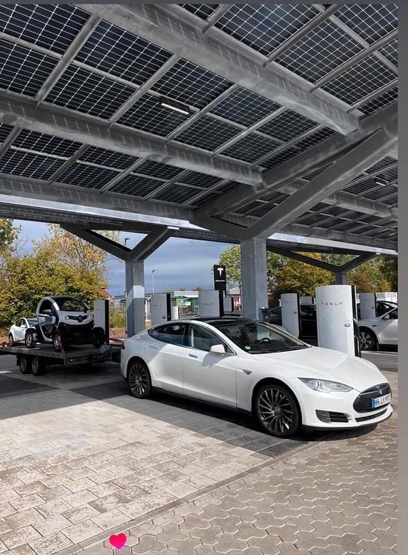 Weiß Gebraucht 2015 Tesla Model S Limousine | 22.000 € - Bild 1/3