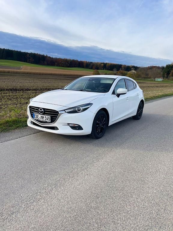 Weiß Gebraucht 2017 Mazda 3 Exclusive-Line Limousine | 11.000 € (Fairer Preis) - Bild 1/4
