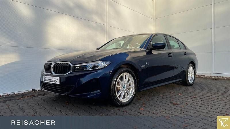 Gebraucht BMW 330e 292 PS (214 kW) 2022 Blau Limousine