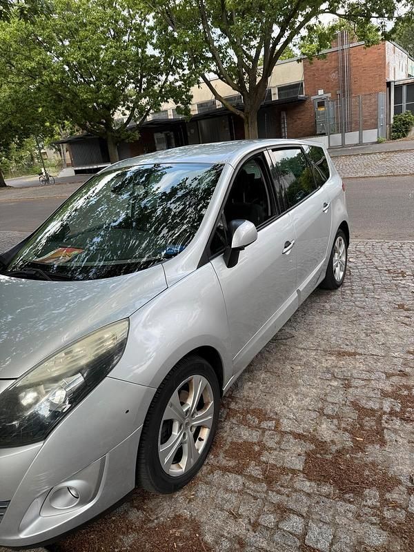 Silber Gebraucht 2010 Renault Scénic III Van / Kleinbus | 2.000 € (Superpreis) - Bild 1/4
