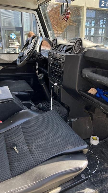 Gebraucht Land Rover Defender 122 PS (89 kW) 2010 Weiß Kombi