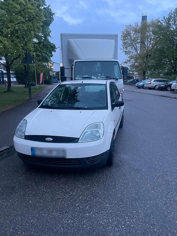 Weiß Gebraucht 2004 Ford Fiesta Kleinwagen | 450 € (Guter Preis) - Bild 1/4