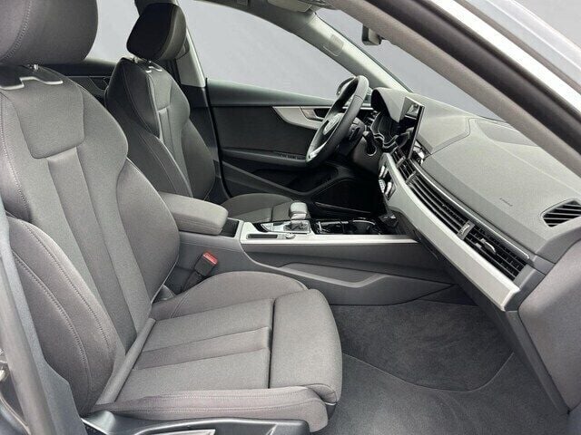 Gebraucht Audi A5 Sportback Business 163 PS (119 kW) 2023 Daytonagrau perleffekt Kleinwagen