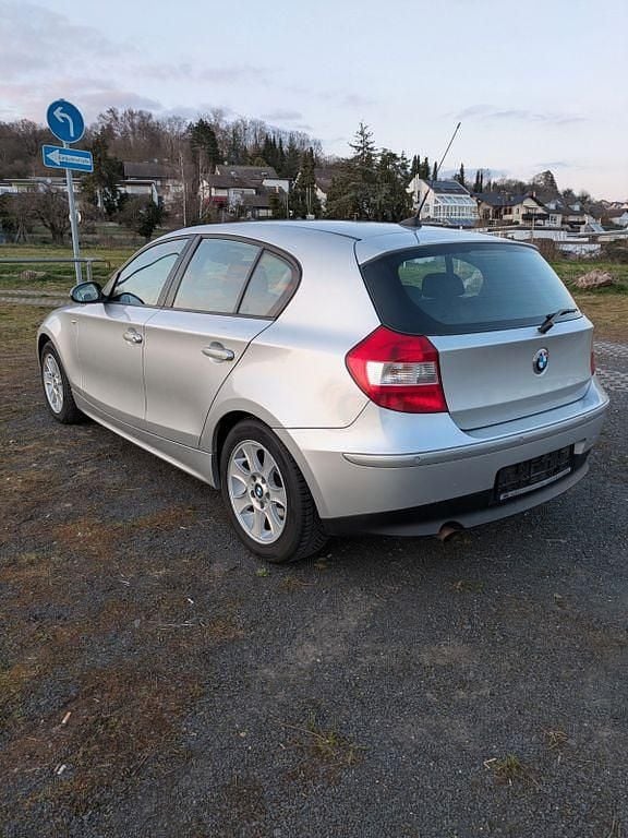 Gebraucht BMW 116 122 PS (89 kW) 2005 Schwarz Kleinwagen