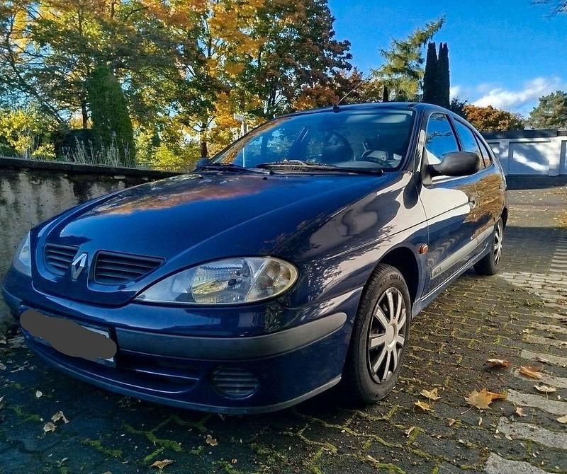 Blau Gebraucht 2000 Renault Mégane Limousine | 1.500 € - Bild 1/4