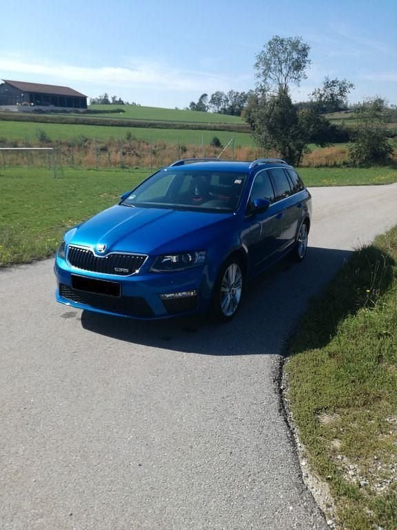 Blau Gebraucht 2015 Skoda Octavia RS Kombi | 11.000 € (Superpreis) - Bild 1/4