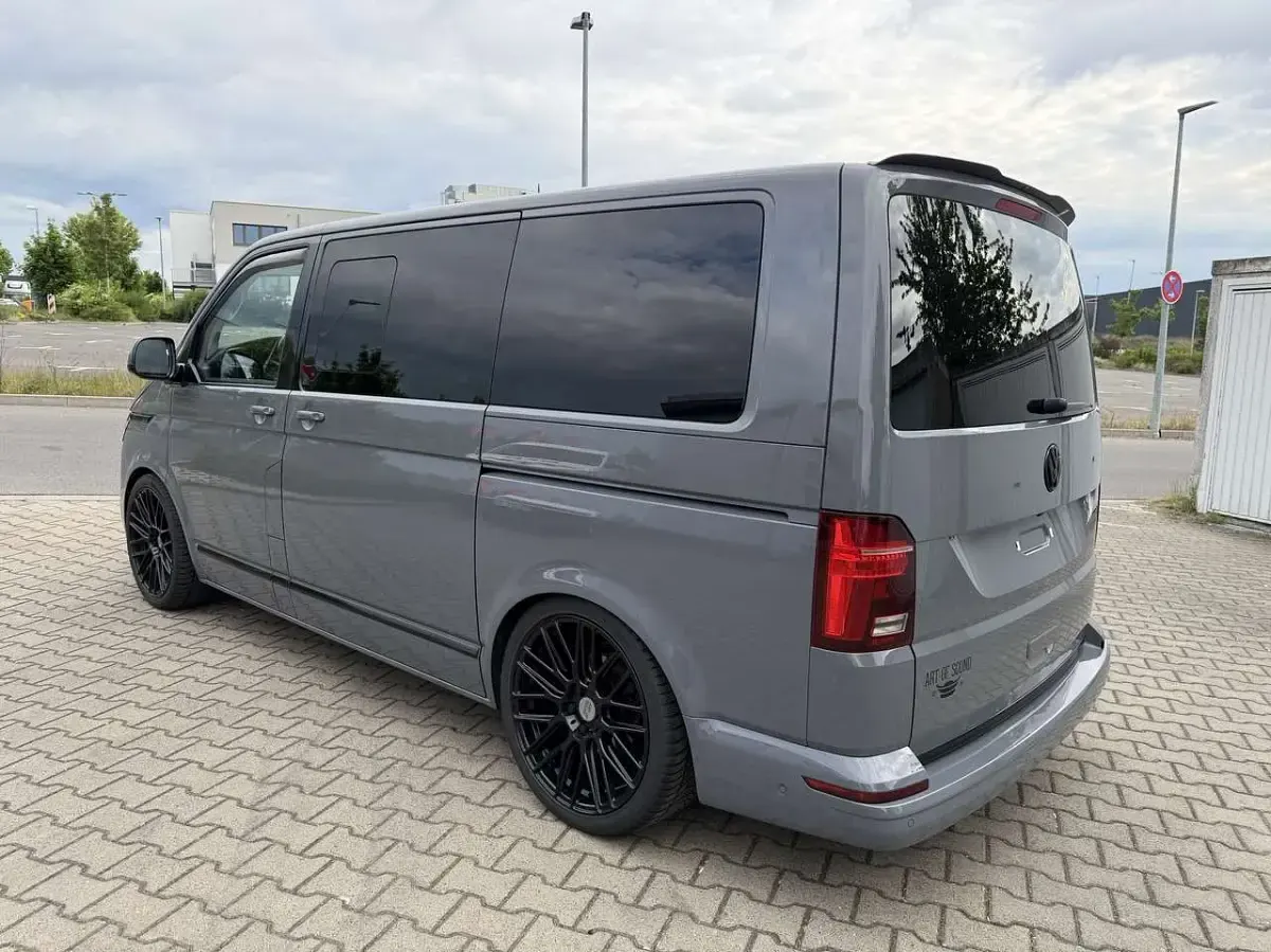 Gebraucht VW Multivan Generation Six 204 PS (150 kW) 2021 Grau Van / Kleinbus