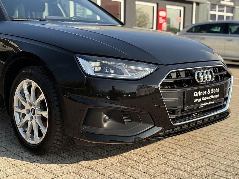 Używany Audi A4 Advanced 150 KM (110 kW) 2022 Czarny Sedan/Limuzyna