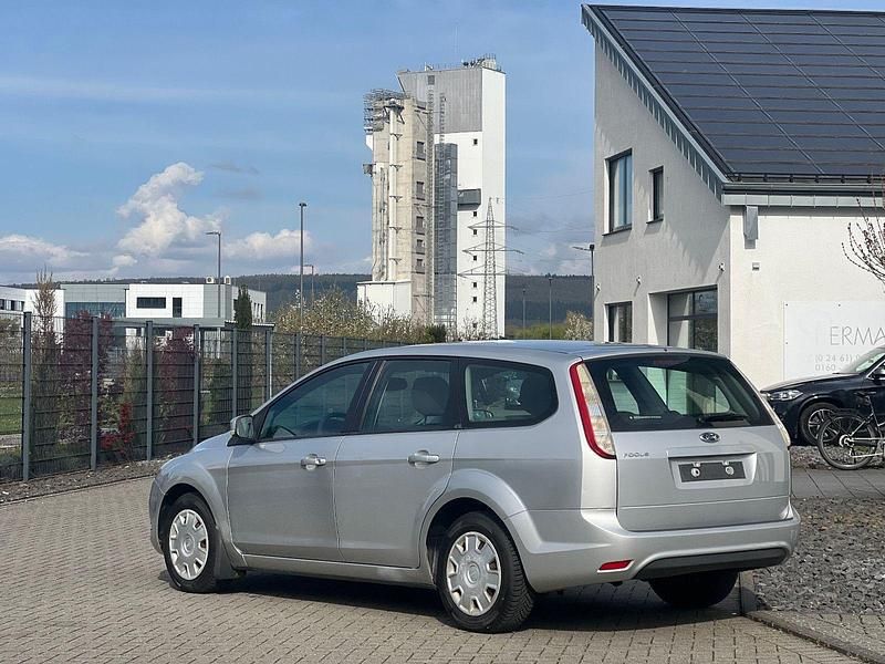 Używany Ford Focus Style 116 KM (85 kW) 2009 Srebrny Kombi