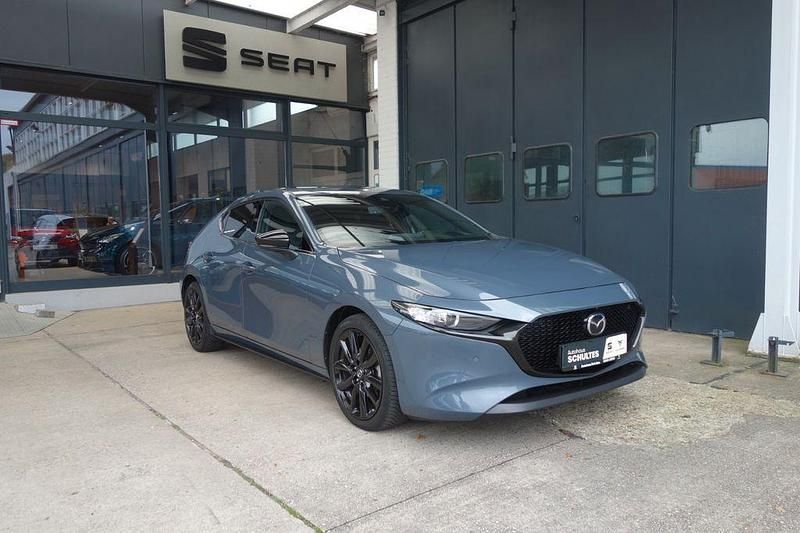 Grau Gebraucht 2023 Mazda 3 Homura-Line Limousine | 21.990 € (Guter Preis) - Bild 1/4