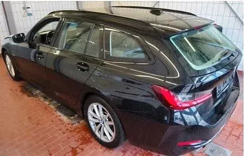 Gebraucht BMW 330e Performance 184 PS (135 kW) 2022 Schwarz Limousine