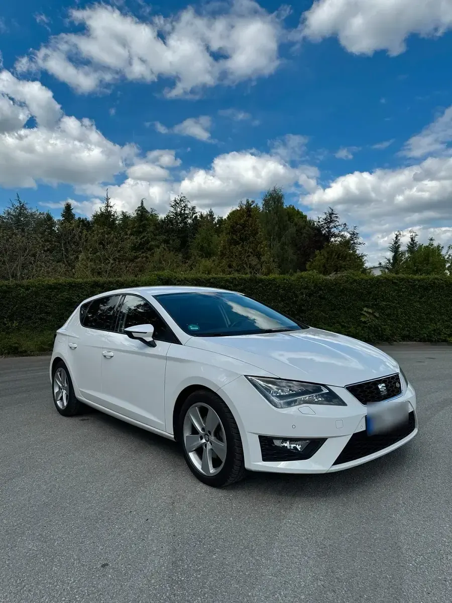 Używany Seat Leon FR 150 KM (110 kW) 2016 Biały Hatchback