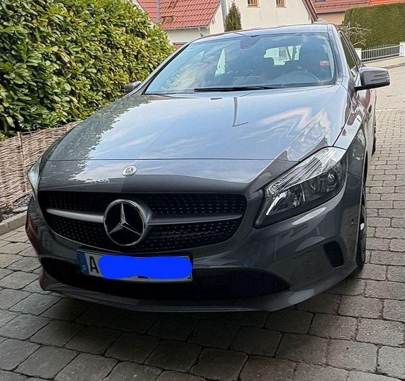 Gebraucht Mercedes A180 122 PS (89 kW) 2017 Grau Limousine