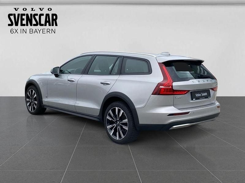 Gebraucht Volvo V60 CC Plus 197 PS (144 kW) 2023 735) (silber Kombi